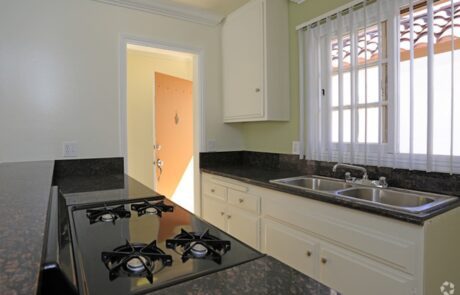 las-casas-apartments-tustin-ca-kitchen